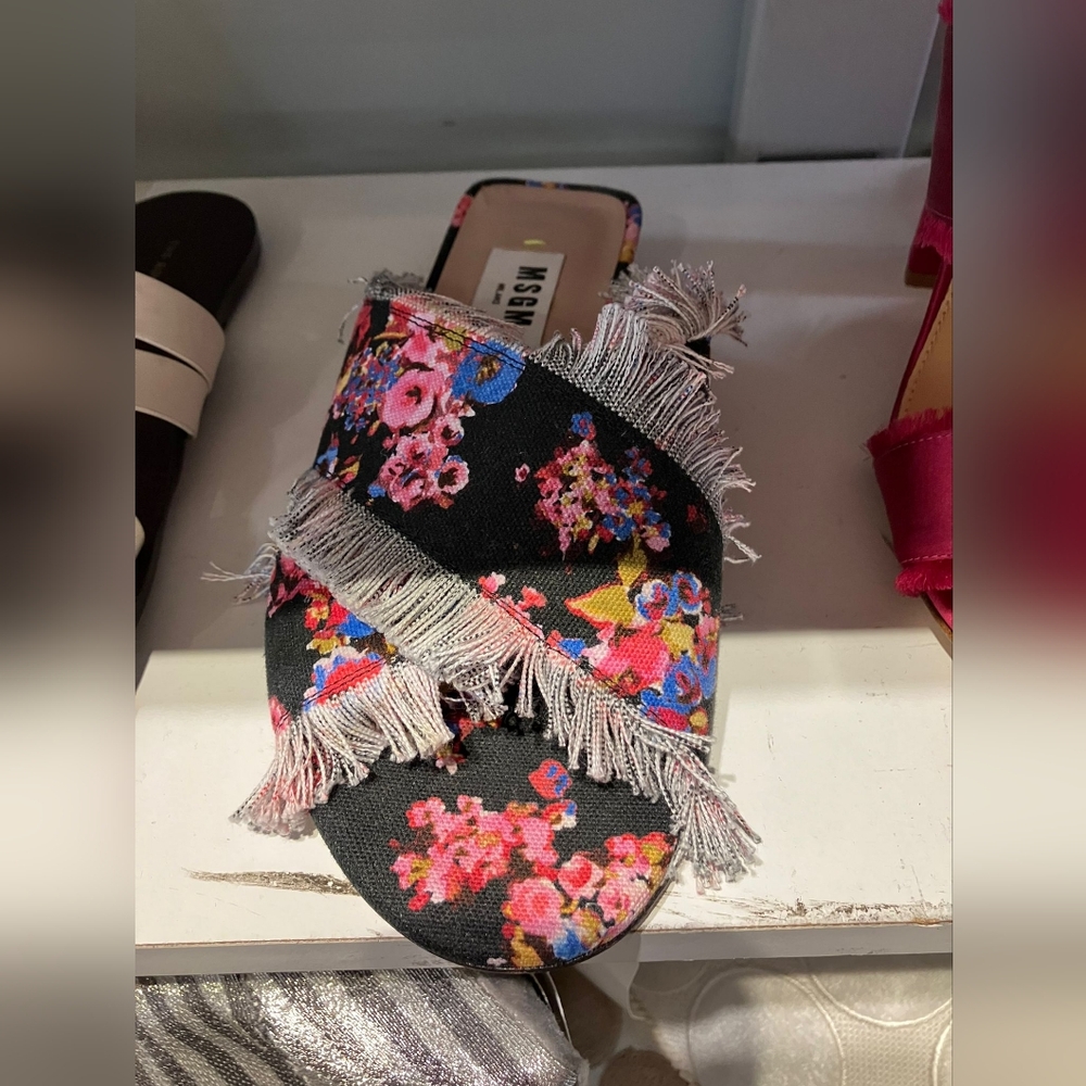 Sz 37 NIB MSGM flats